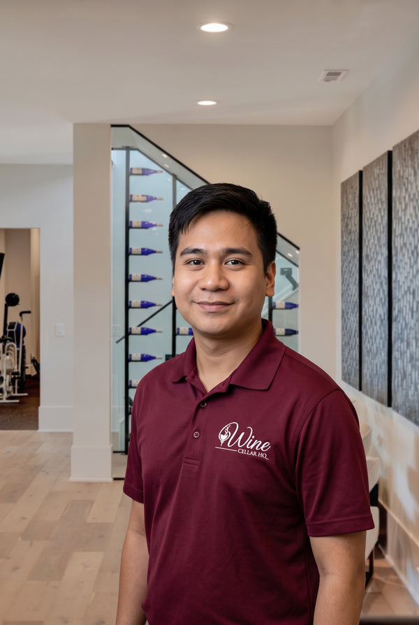 Leo, Sales & Customer Service