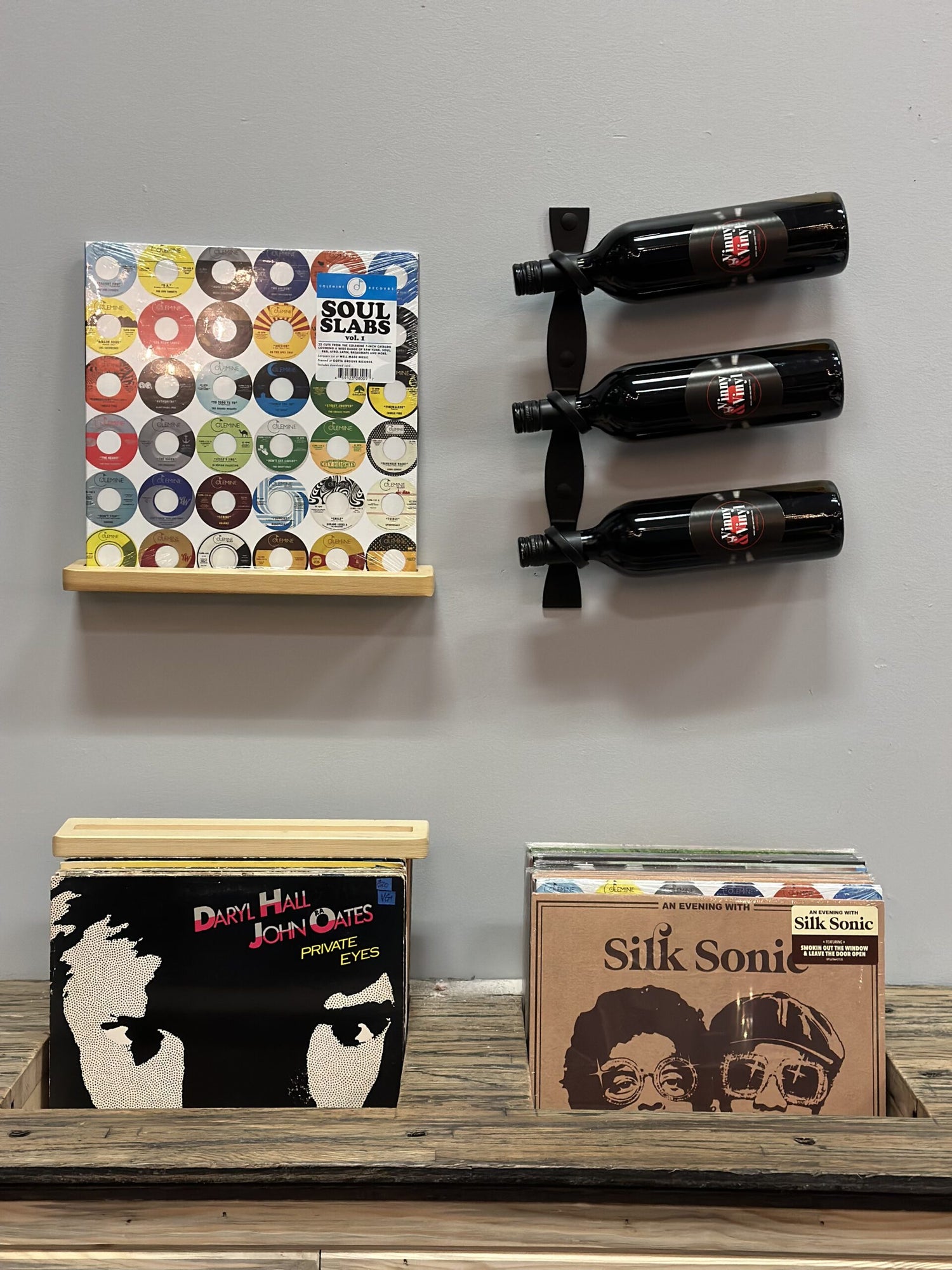 VintageView Helix Single 15 (minimalist wall mounted metal wine rack)