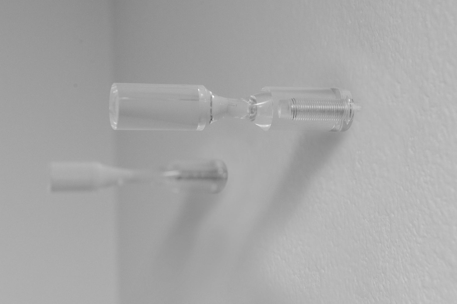 VintageView Vino Pins Acrylic 1 Bottle Wine Rack Peg